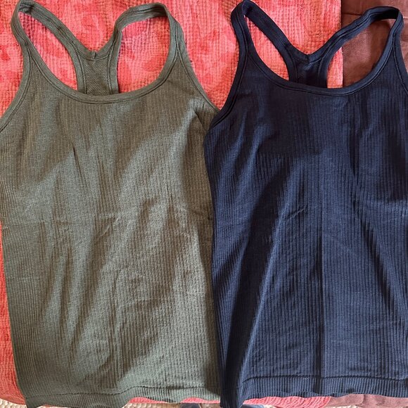 Lululemon size 6 tanks with built in bra - Picture 1 of 2